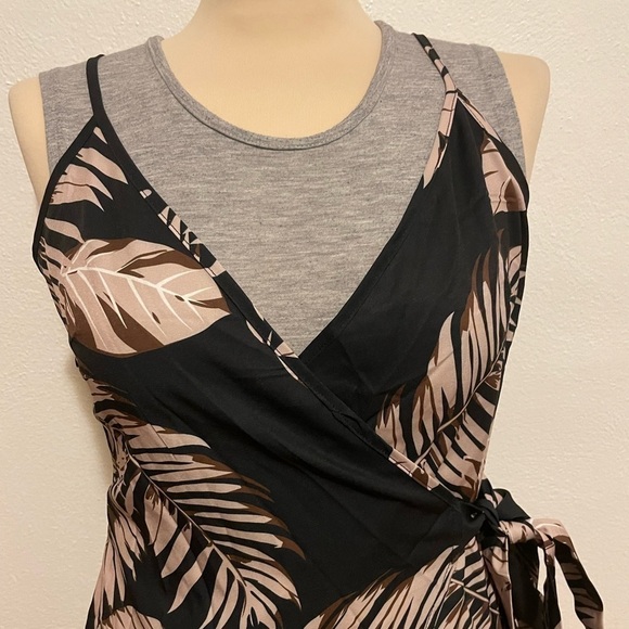 ChicMe Size Medium Faux Wrap Floral Mini Dress - Picture 2 of 6